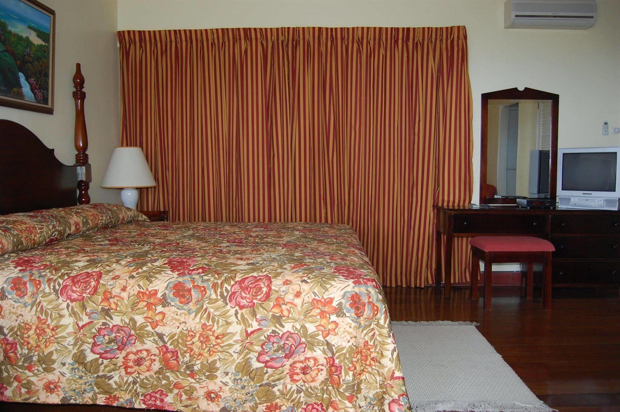 Inn At Shaw Park Gardens & Waterfalls Ocho Rios Exterior foto